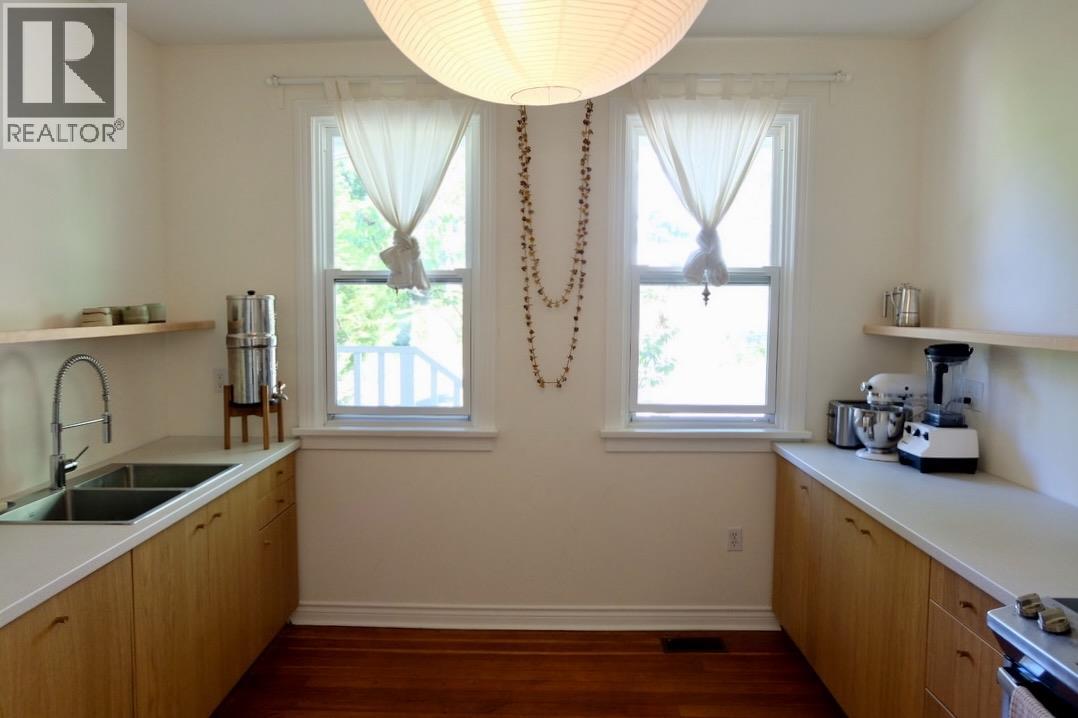 824 SILICA Street - 50