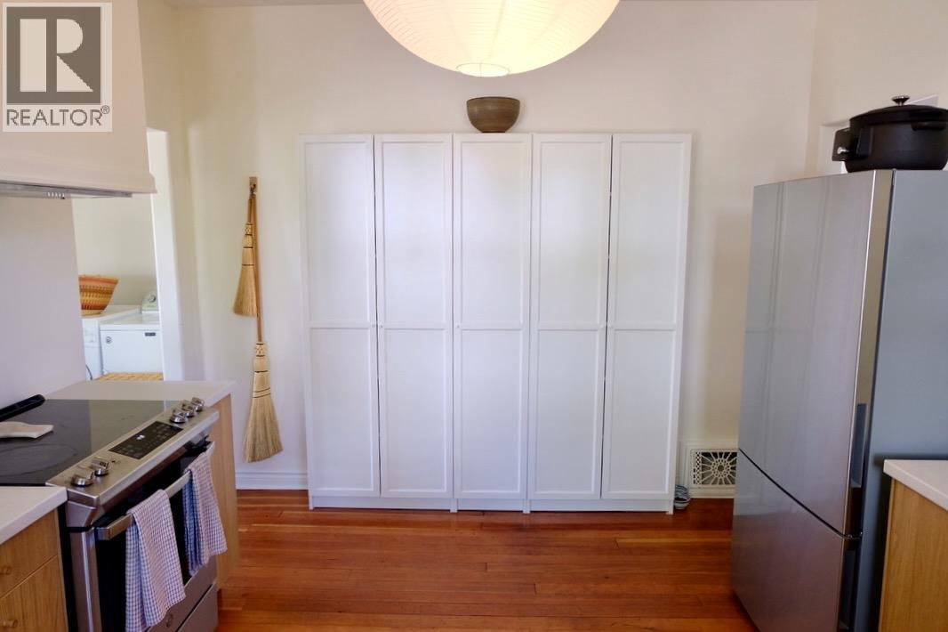 824 SILICA Street - 52