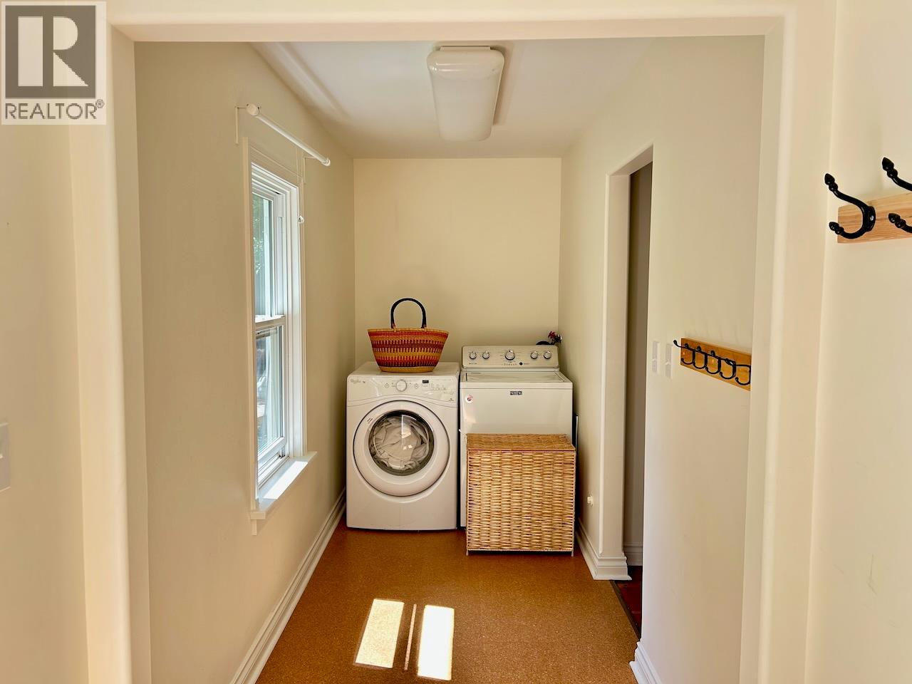 824 SILICA Street - 54