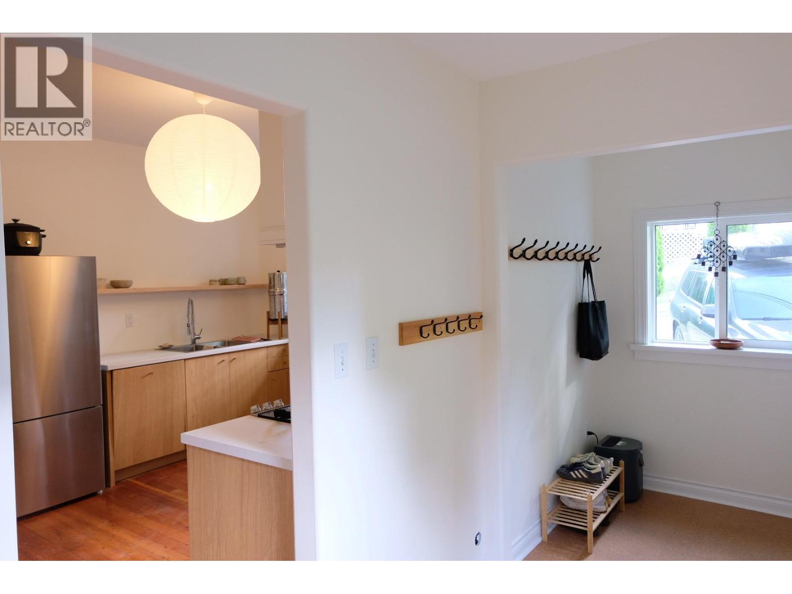 824 SILICA Street - 55