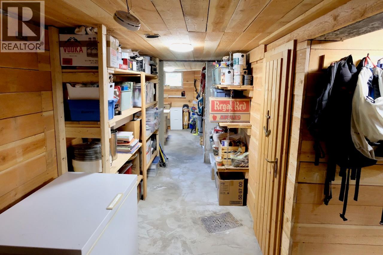 824 SILICA Street - 78