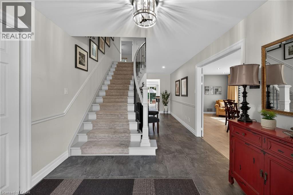 32 SYMPHONY Place - Image 3