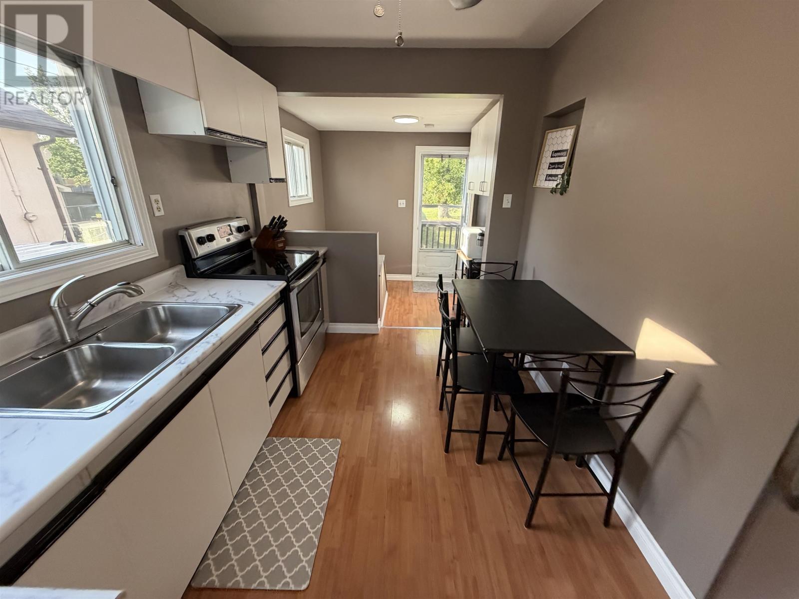 441 Christina ST E - 14