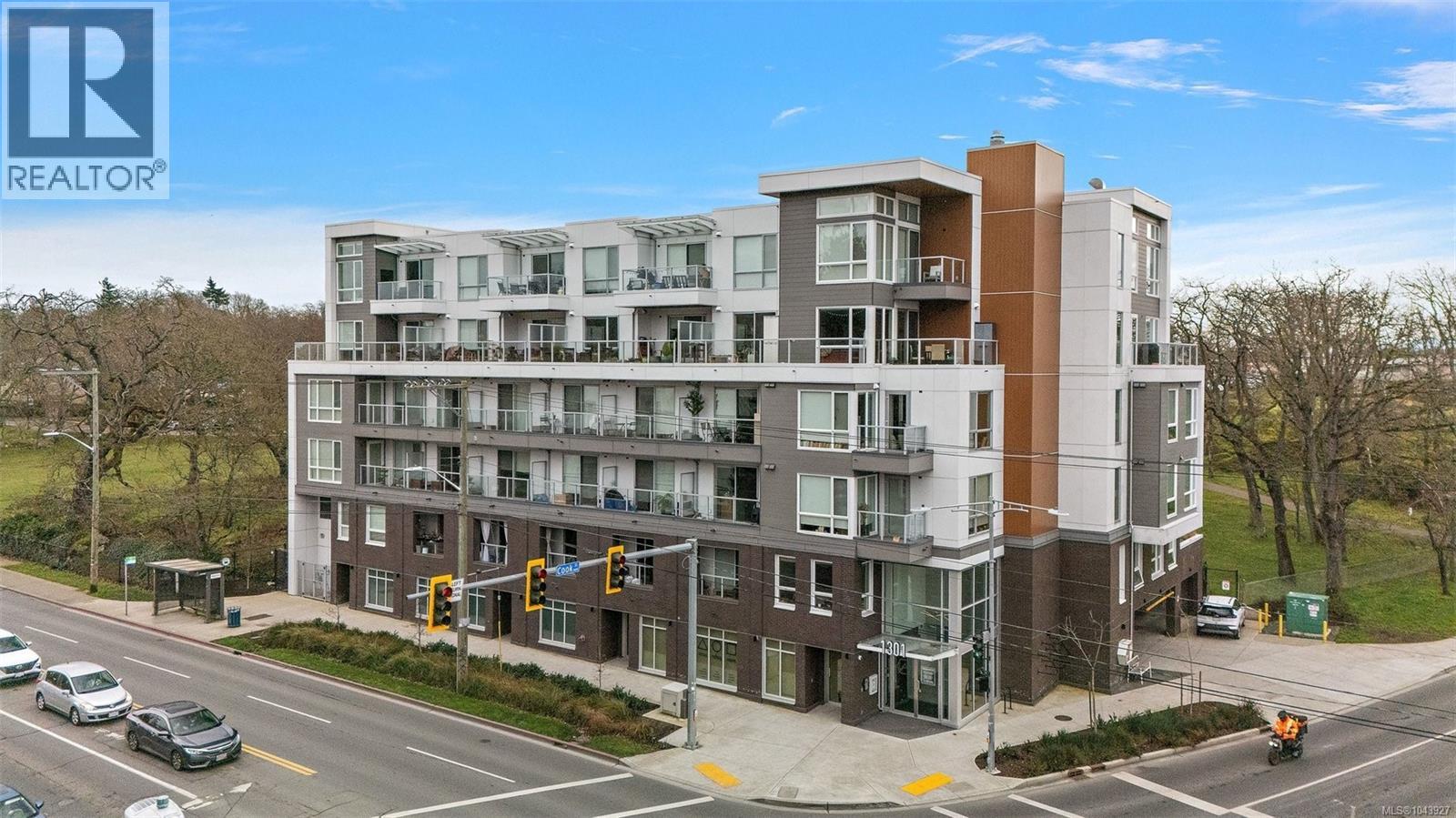 #306 1301 Hillside Ave - 4