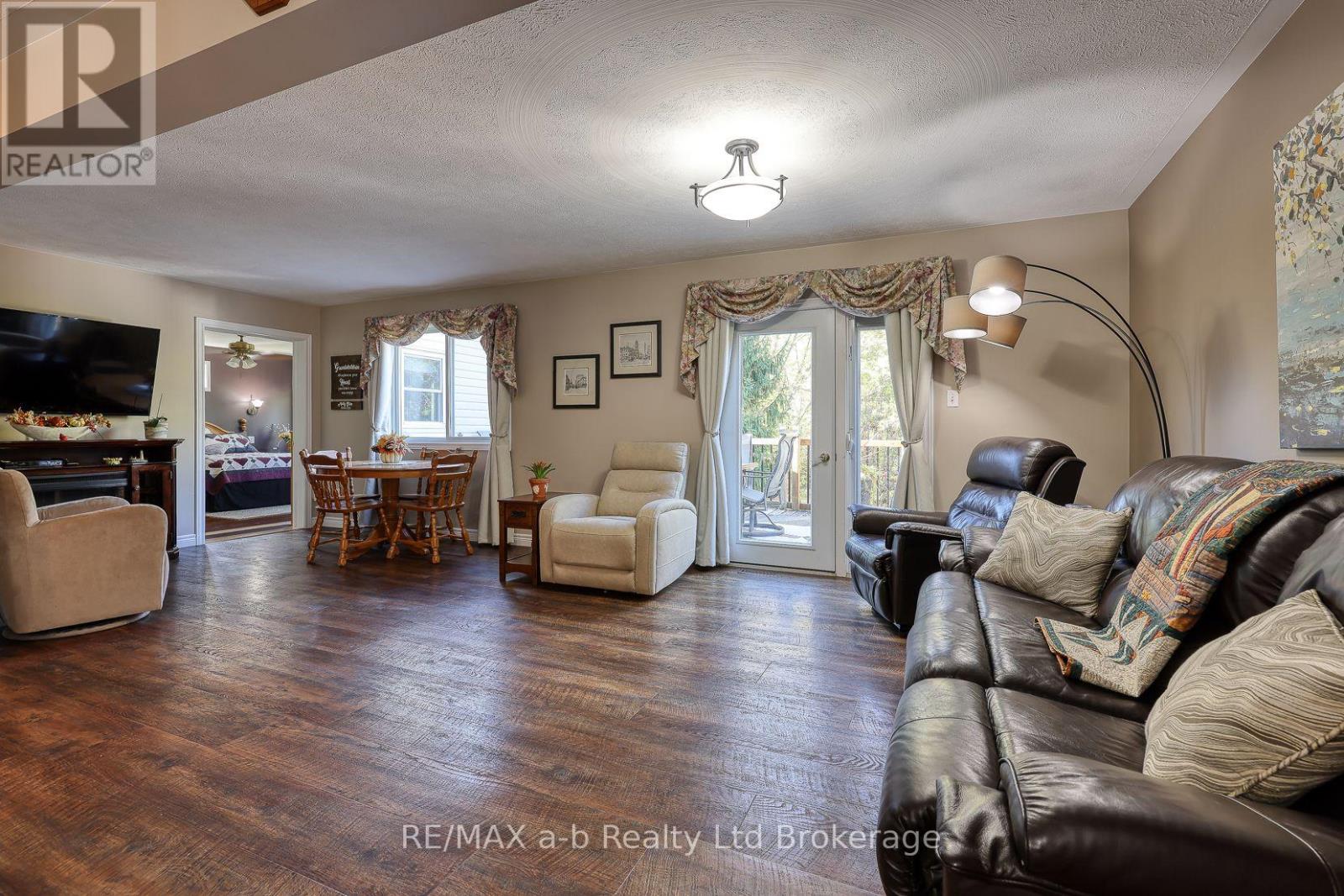 11 CORNISH CRESCENT - 10