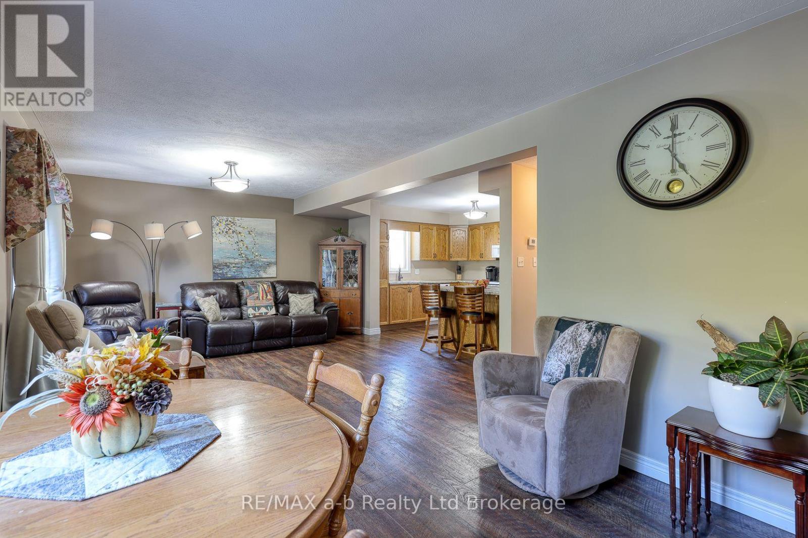 11 CORNISH CRESCENT - 12