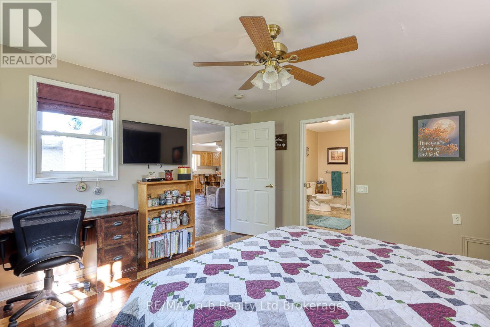 11 CORNISH CRESCENT - 14