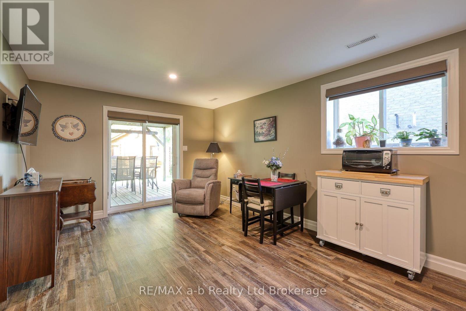 11 CORNISH CRESCENT - 27