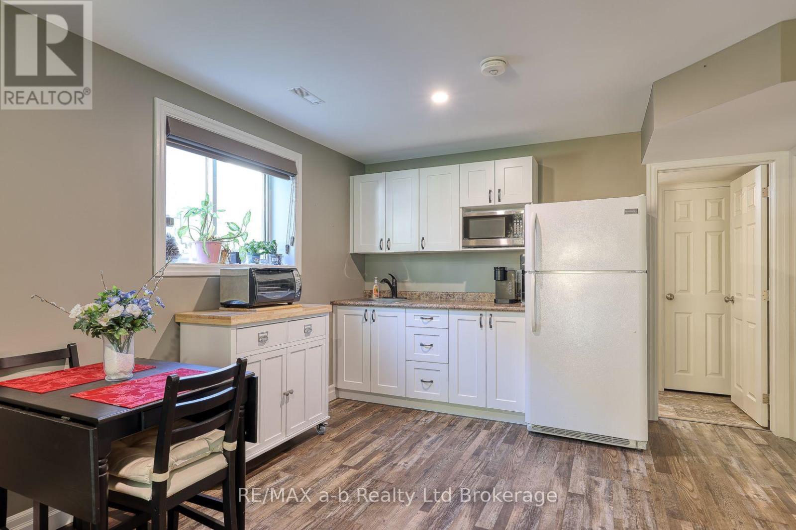 11 CORNISH CRESCENT - 28