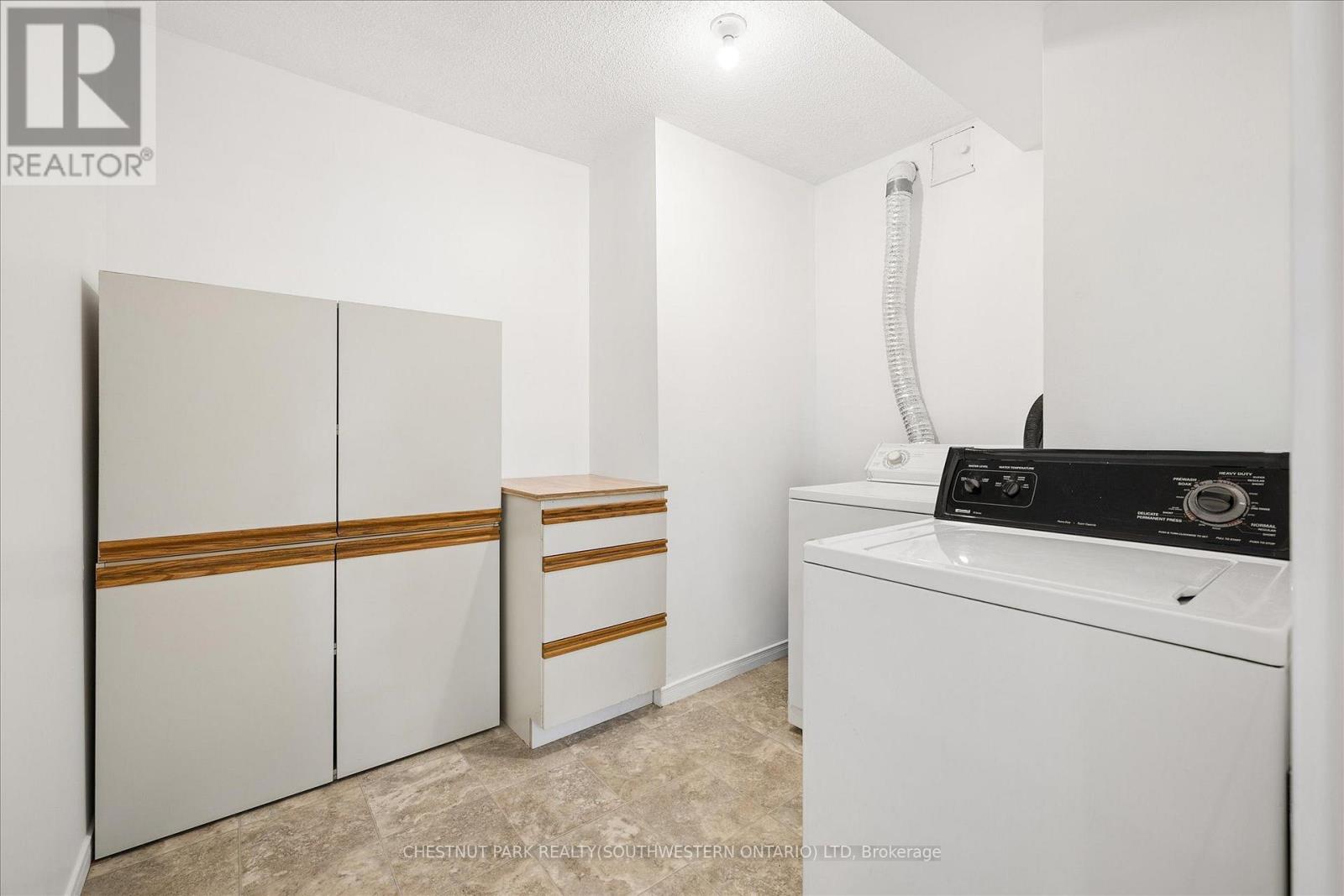 #506 18 HOLBORN COURT - Image 15