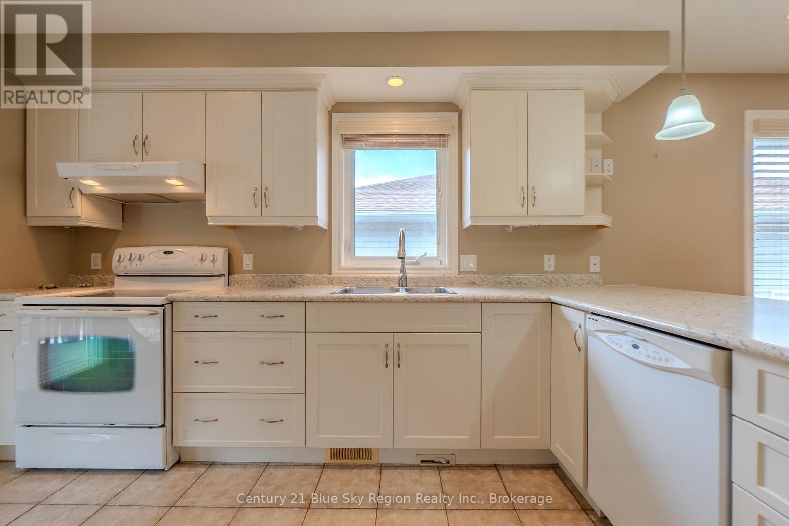 304 OSPREY CRESCENT - 12