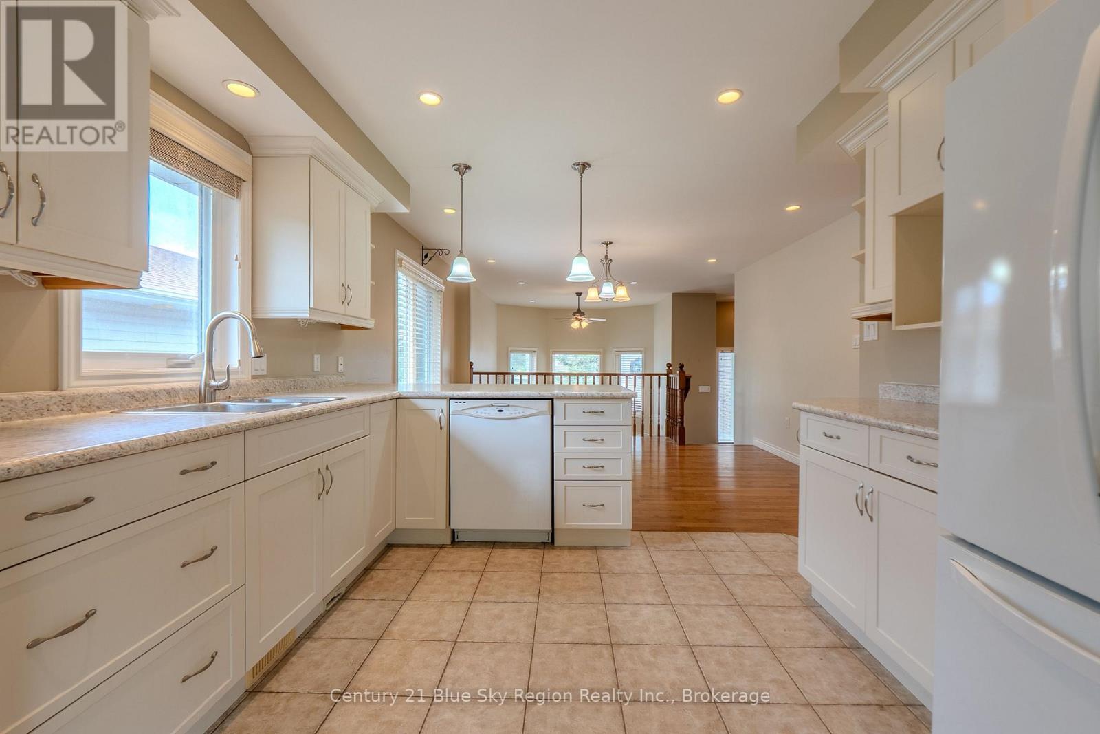 304 OSPREY CRESCENT - 13