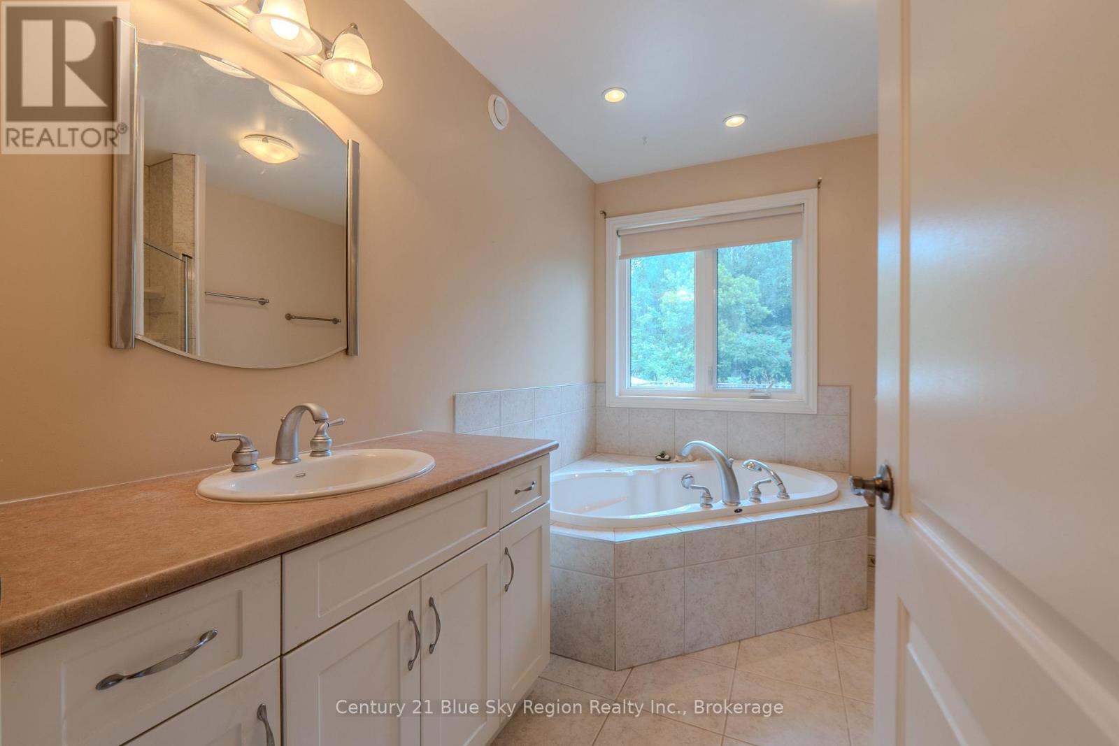 304 OSPREY CRESCENT - 19