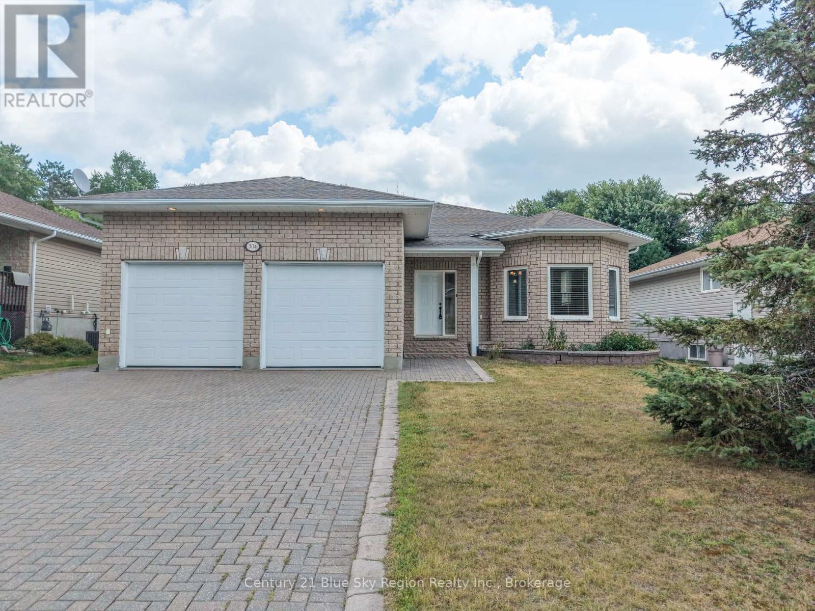304 OSPREY CRESCENT - 2