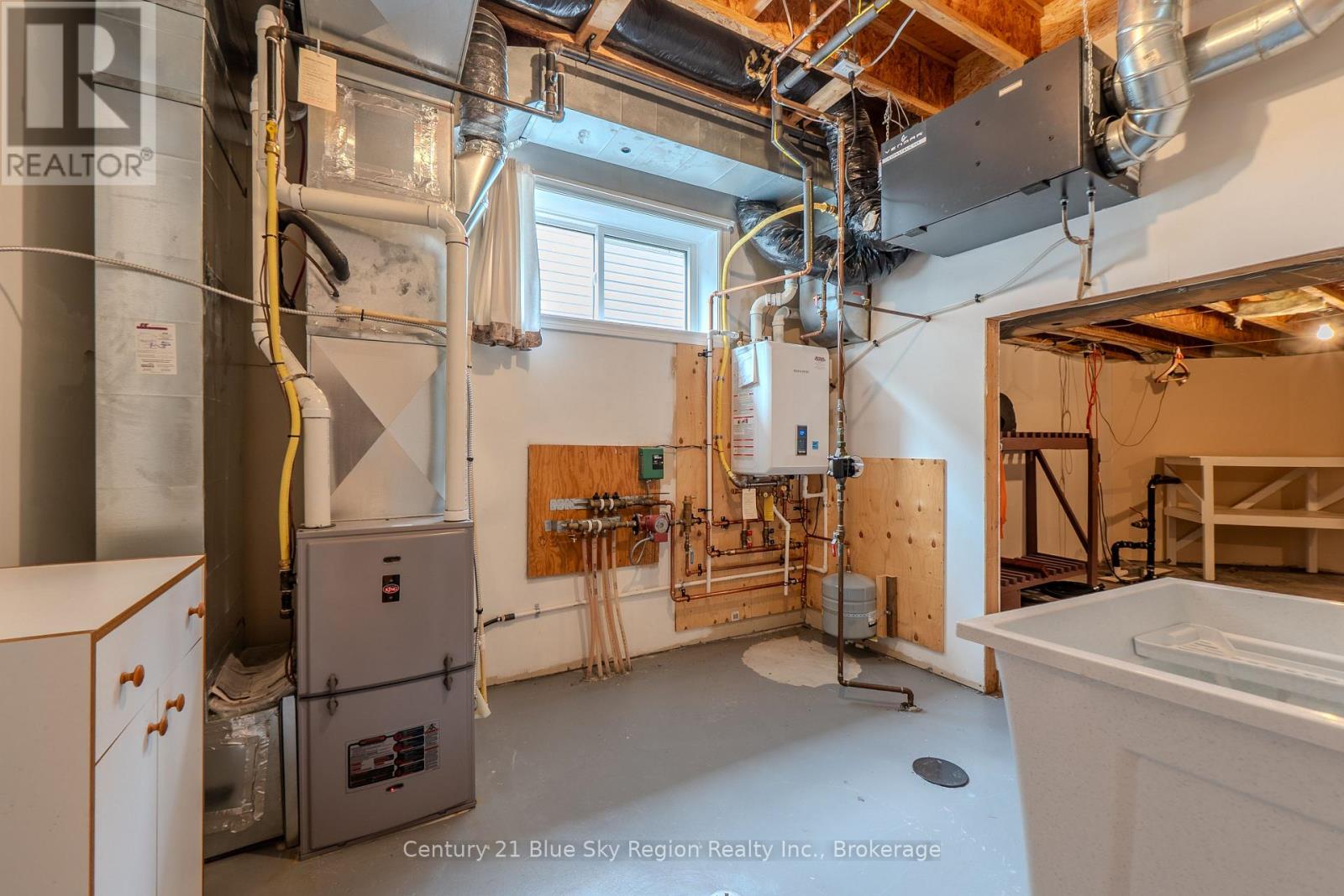 304 OSPREY CRESCENT - 30