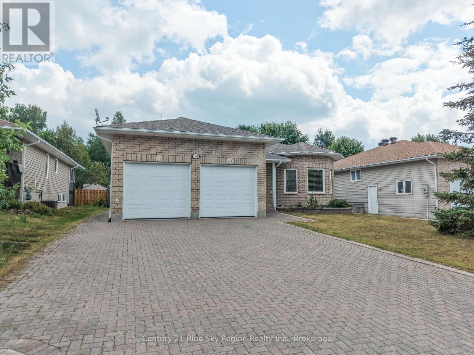 304 OSPREY CRESCENT - 33