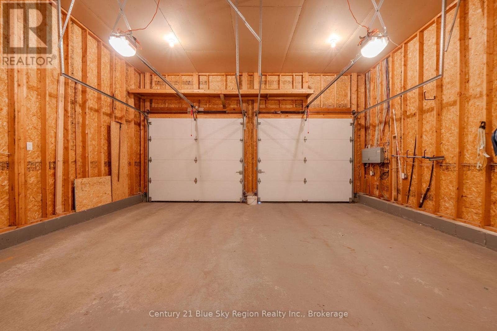 304 OSPREY CRESCENT - 34