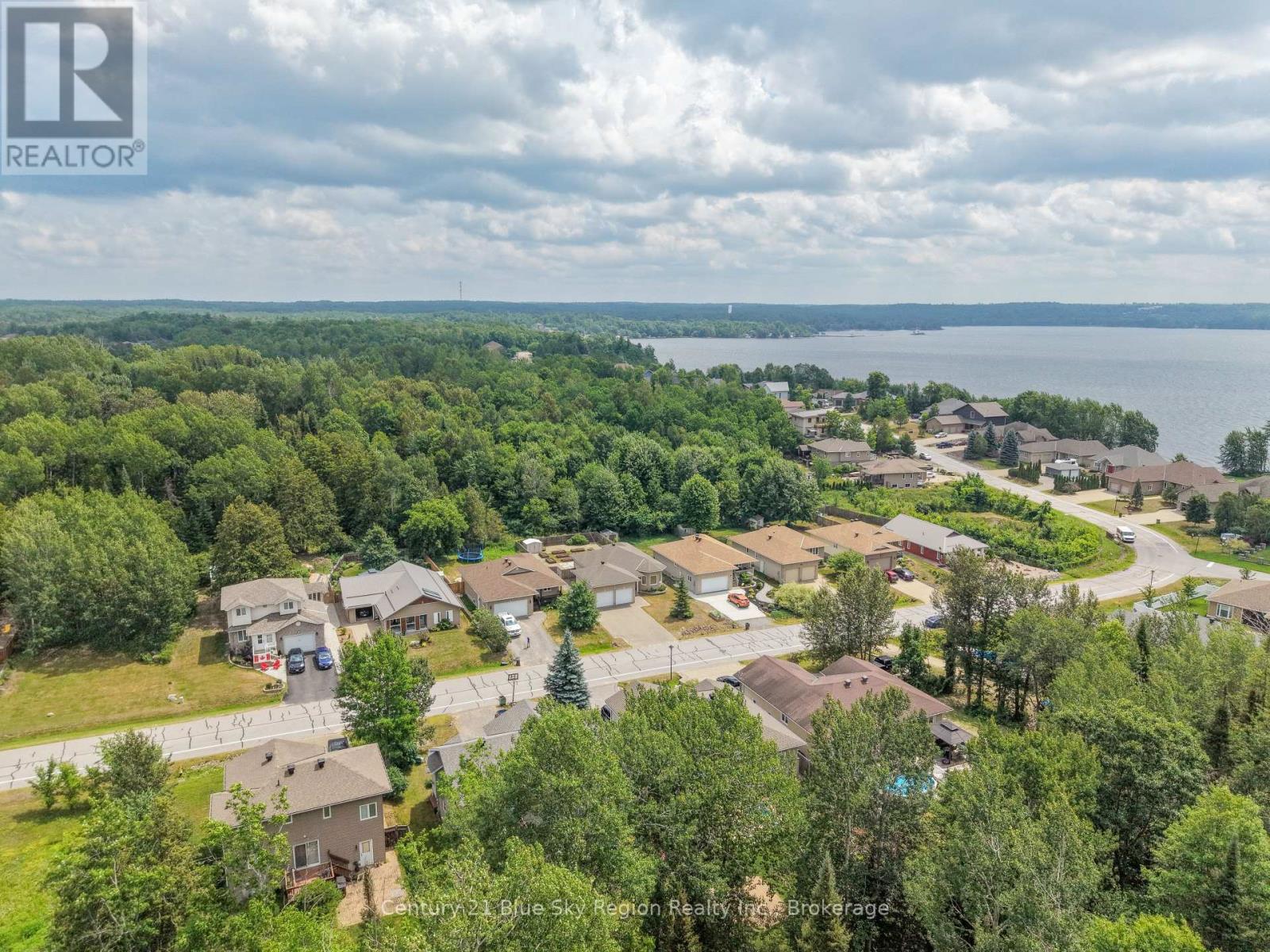 304 OSPREY CRESCENT - 36