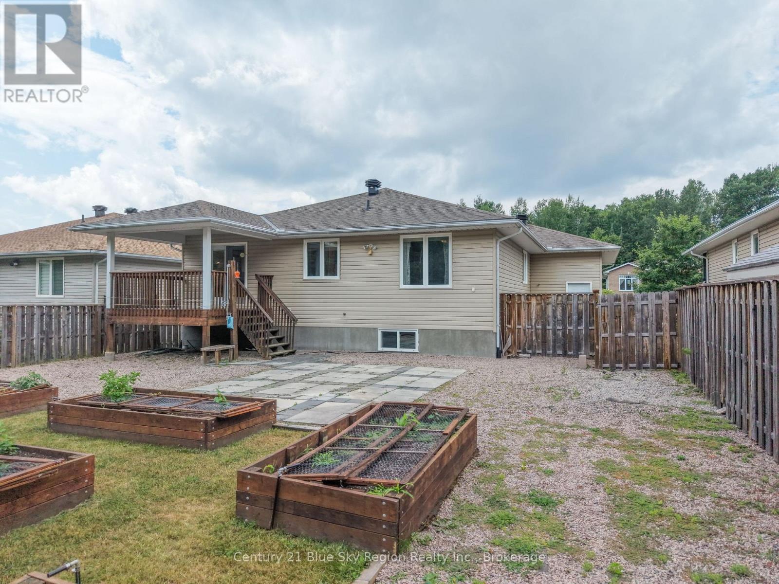 304 OSPREY CRESCENT - 41