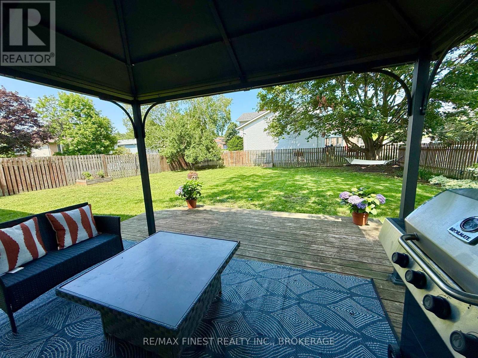 66 NICHOLSON CRESCENT - 19