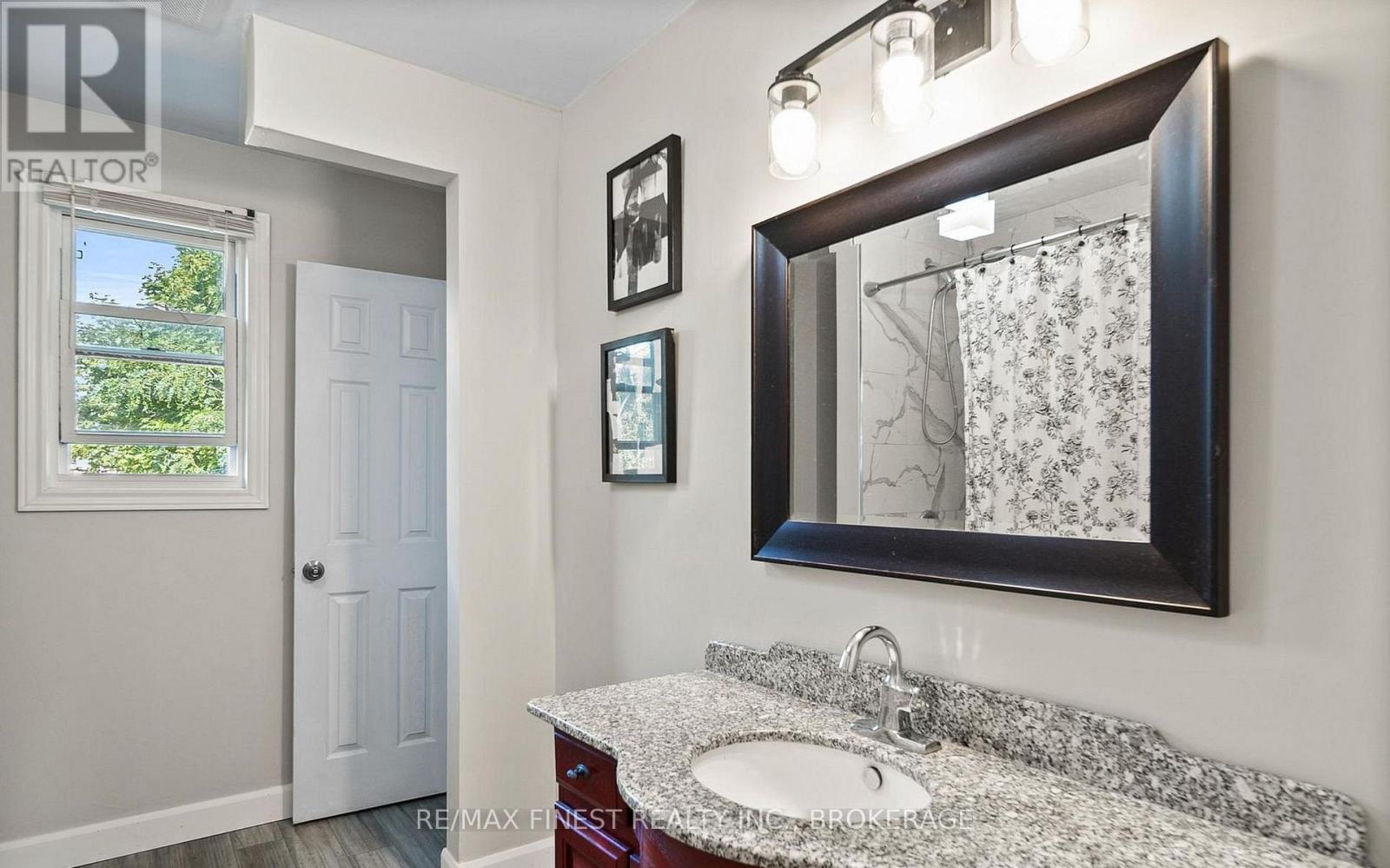 66 NICHOLSON CRESCENT - 23