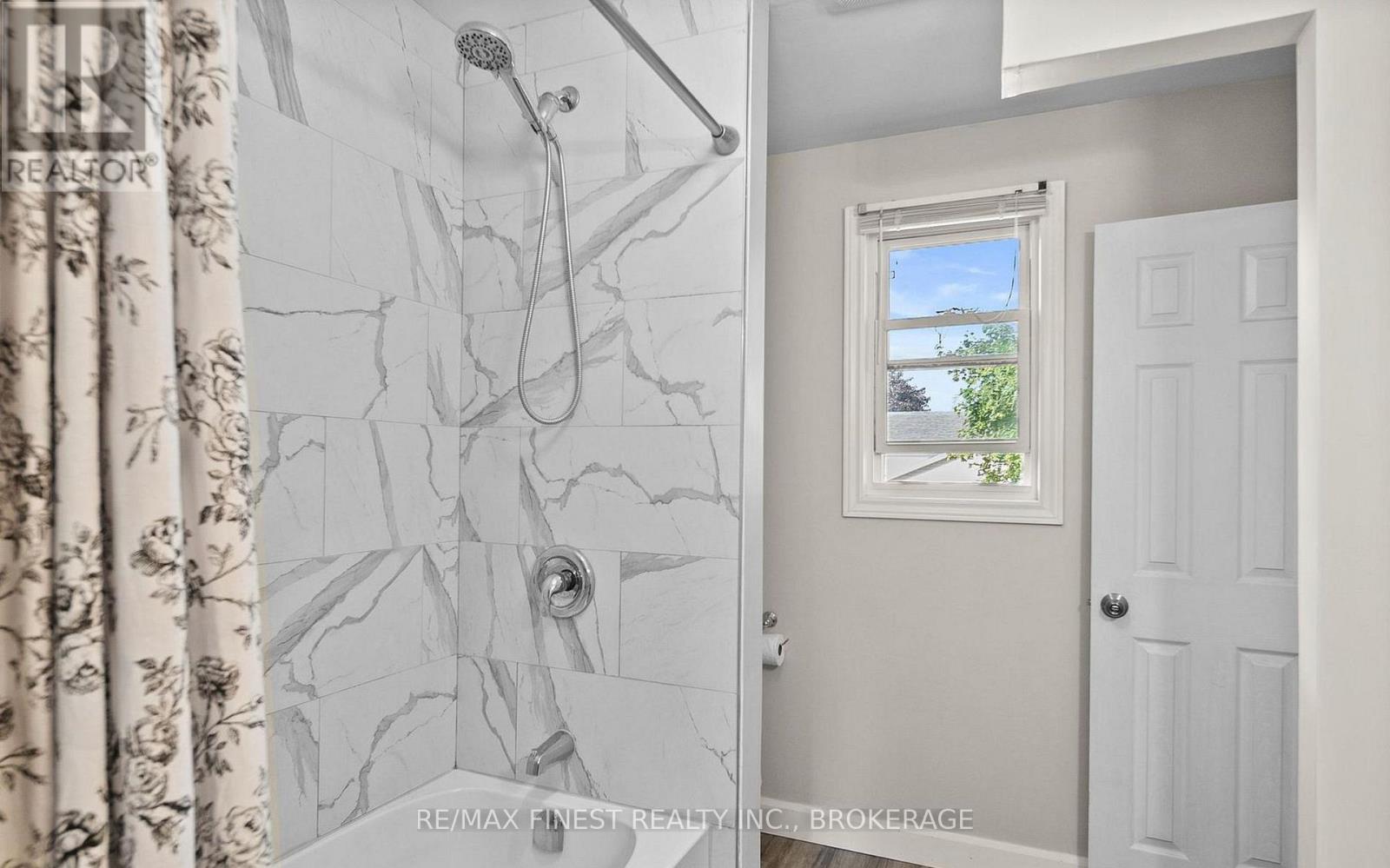 66 NICHOLSON CRESCENT - 24