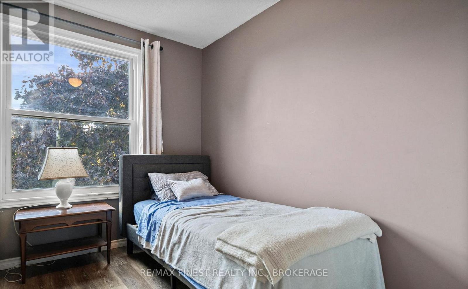 66 NICHOLSON CRESCENT - 25
