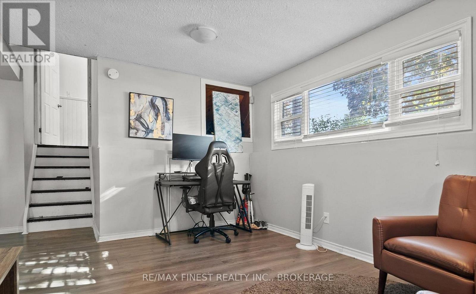 66 NICHOLSON CRESCENT - 31