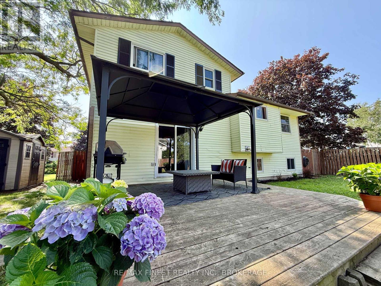 66 NICHOLSON CRESCENT - 32