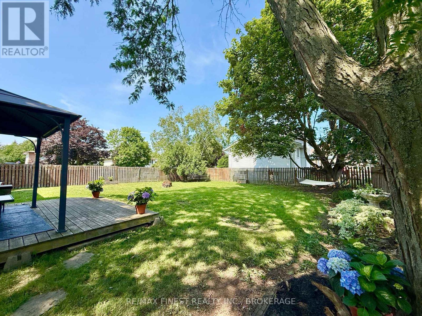 66 NICHOLSON CRESCENT - 33