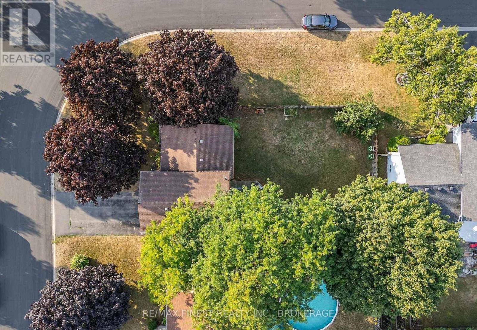 66 NICHOLSON CRESCENT - 34
