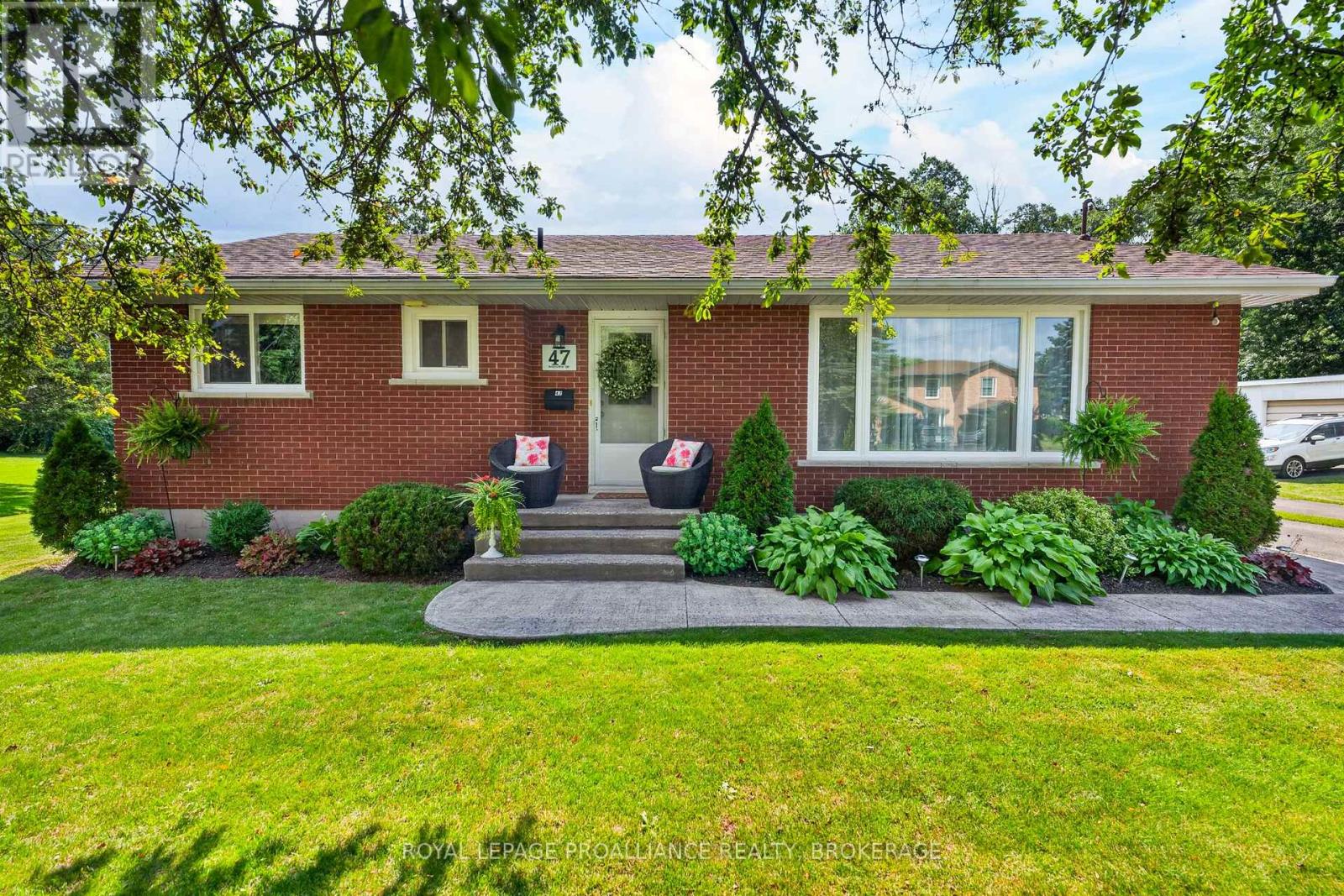 47 RIVERVIEW DRIVE - 2