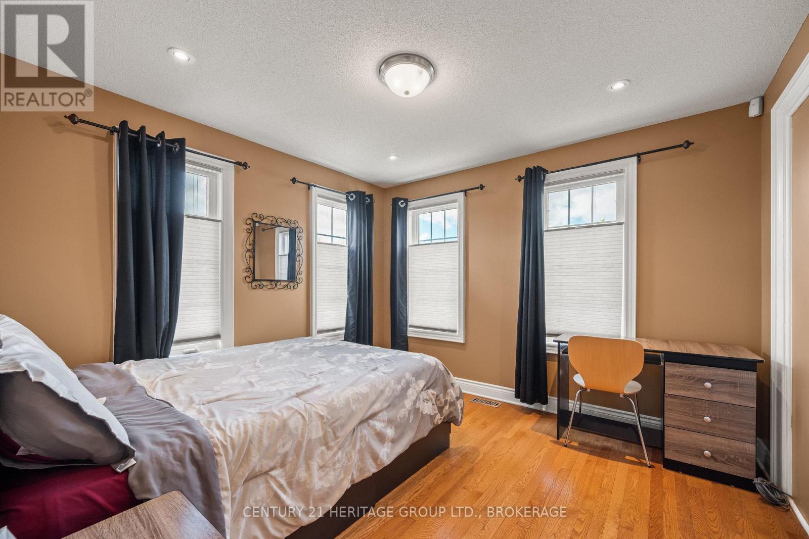 100 BRITANNIA CRESCENT - Image 26