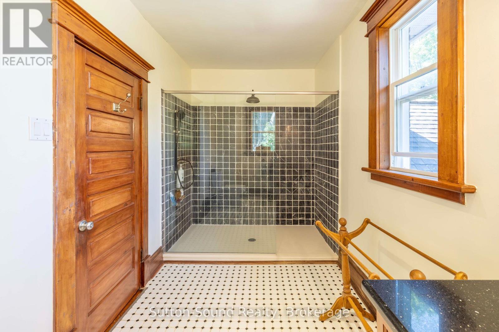 296 GARAFRAXA STREET - Image 25