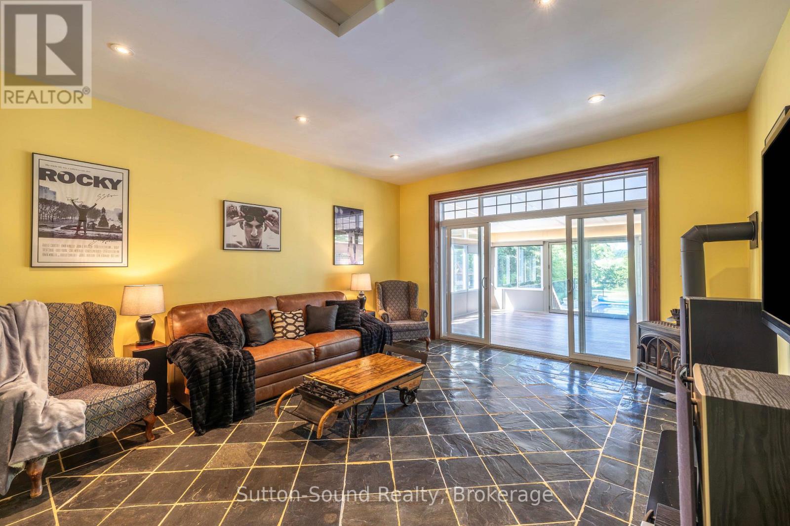 296 GARAFRAXA STREET - Image 31