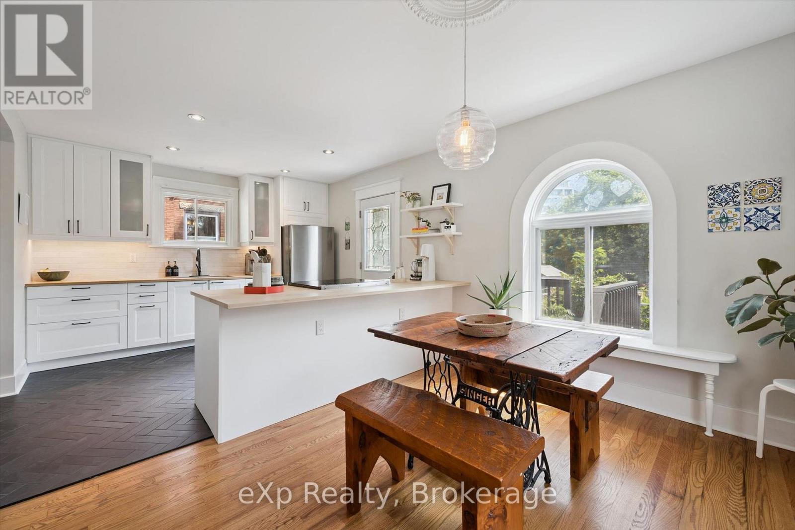 131 SURREY STREET E - 12