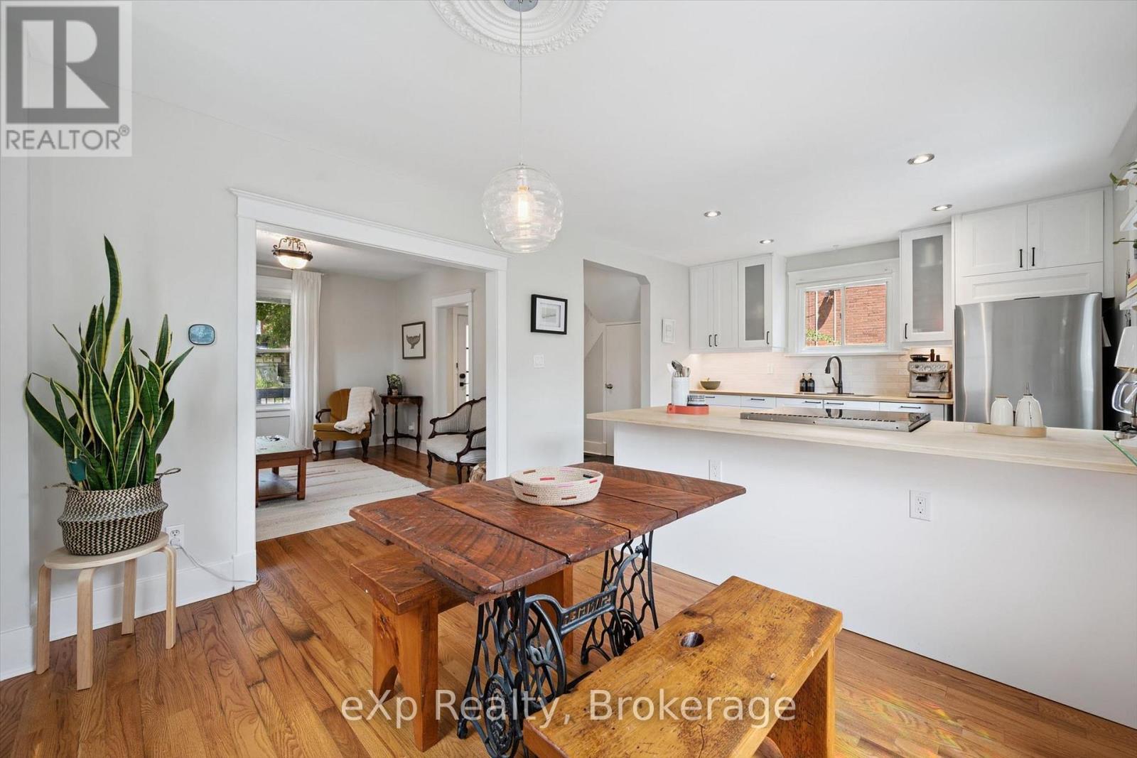 131 SURREY STREET E - 15