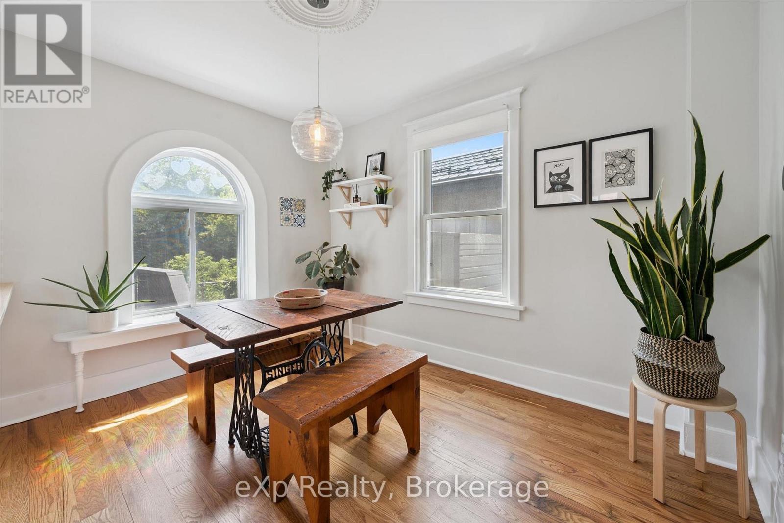 131 SURREY STREET E - 16