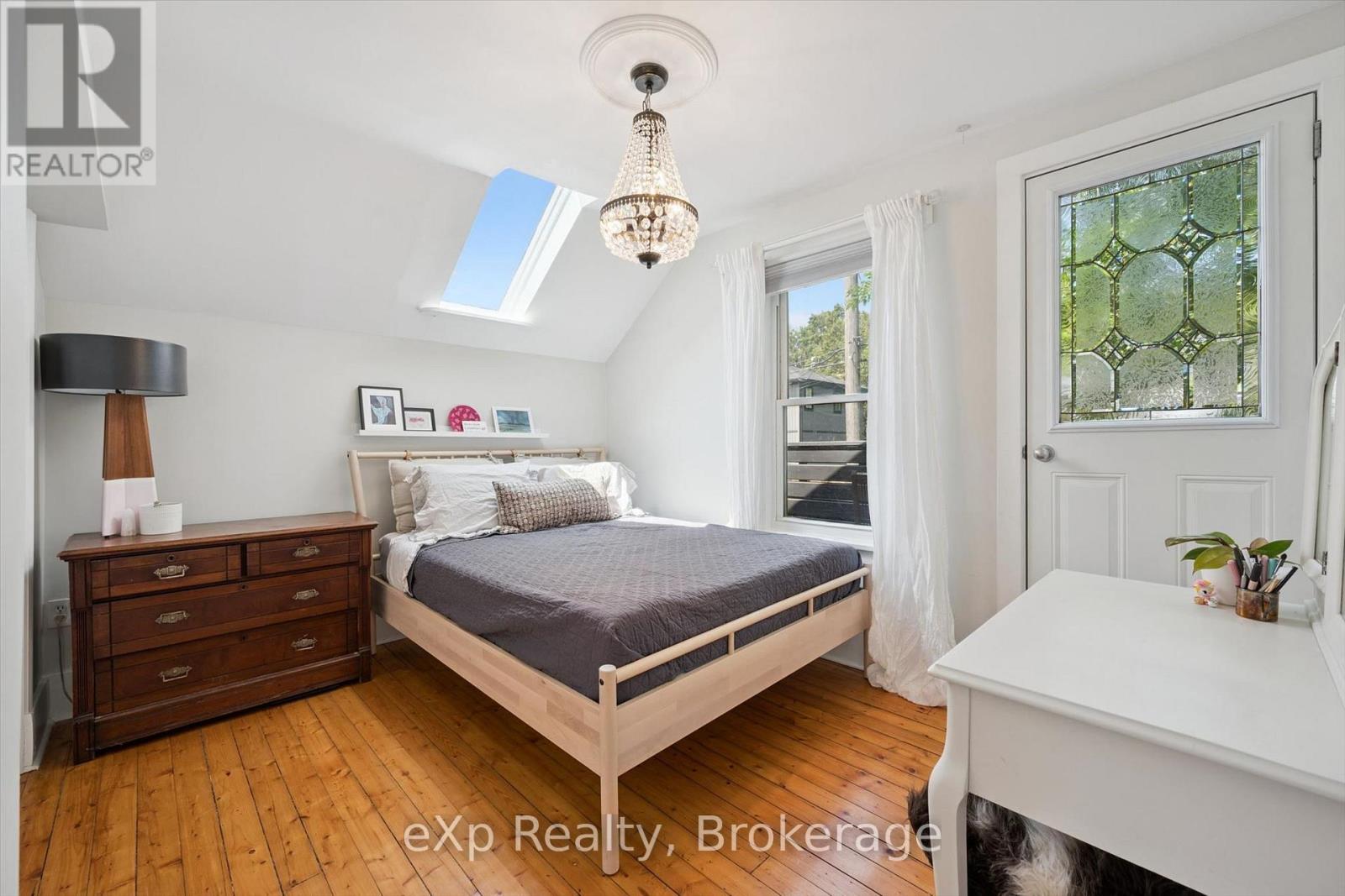 131 SURREY STREET E - 23