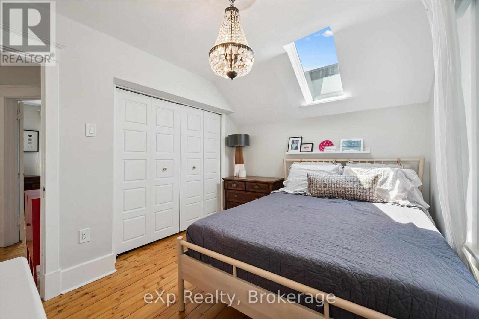 131 SURREY STREET E - 24
