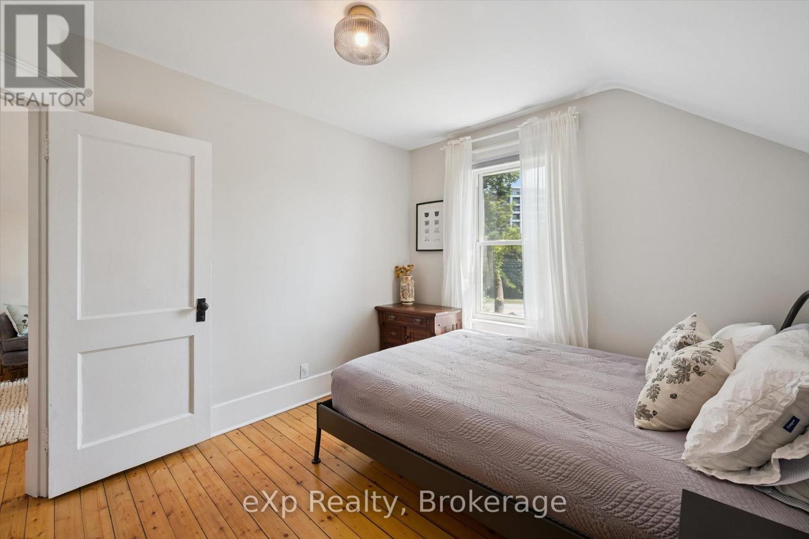 131 SURREY STREET E - 25
