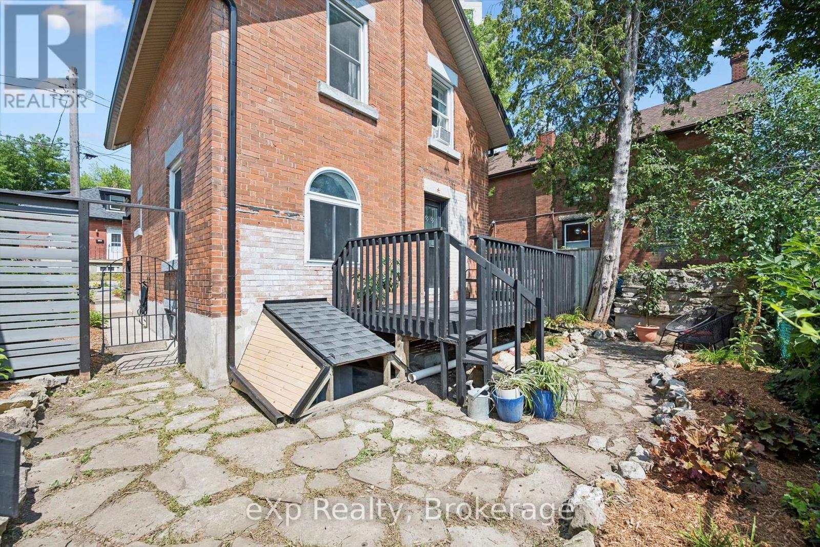 131 SURREY STREET E - 38