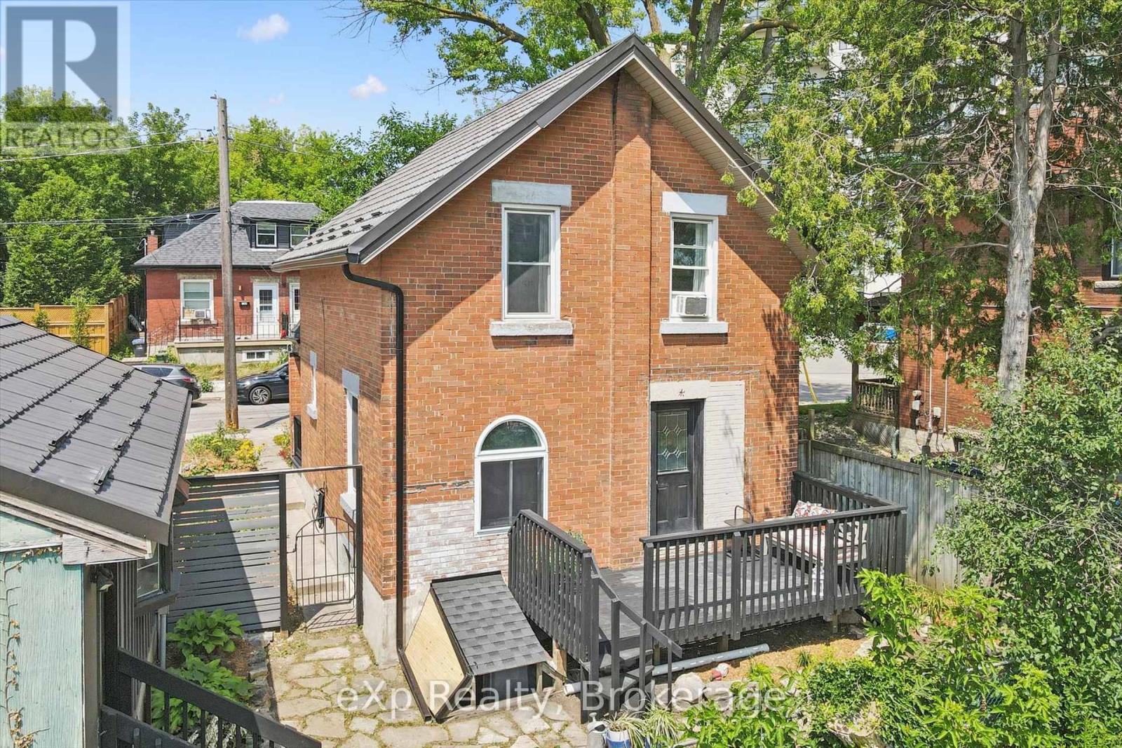 131 SURREY STREET E - 40