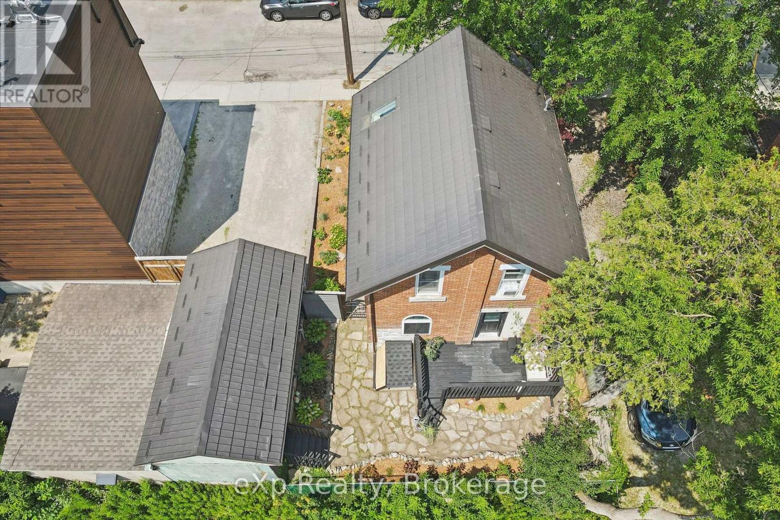 131 SURREY STREET E - 41