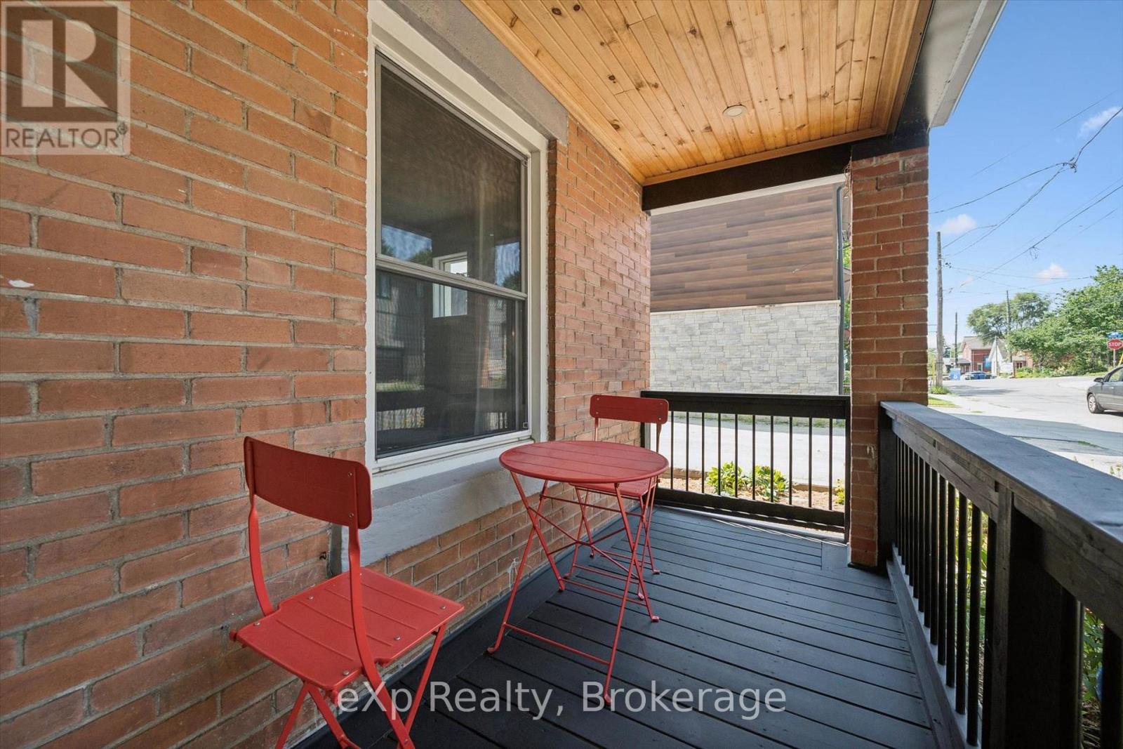 131 SURREY STREET E - 8