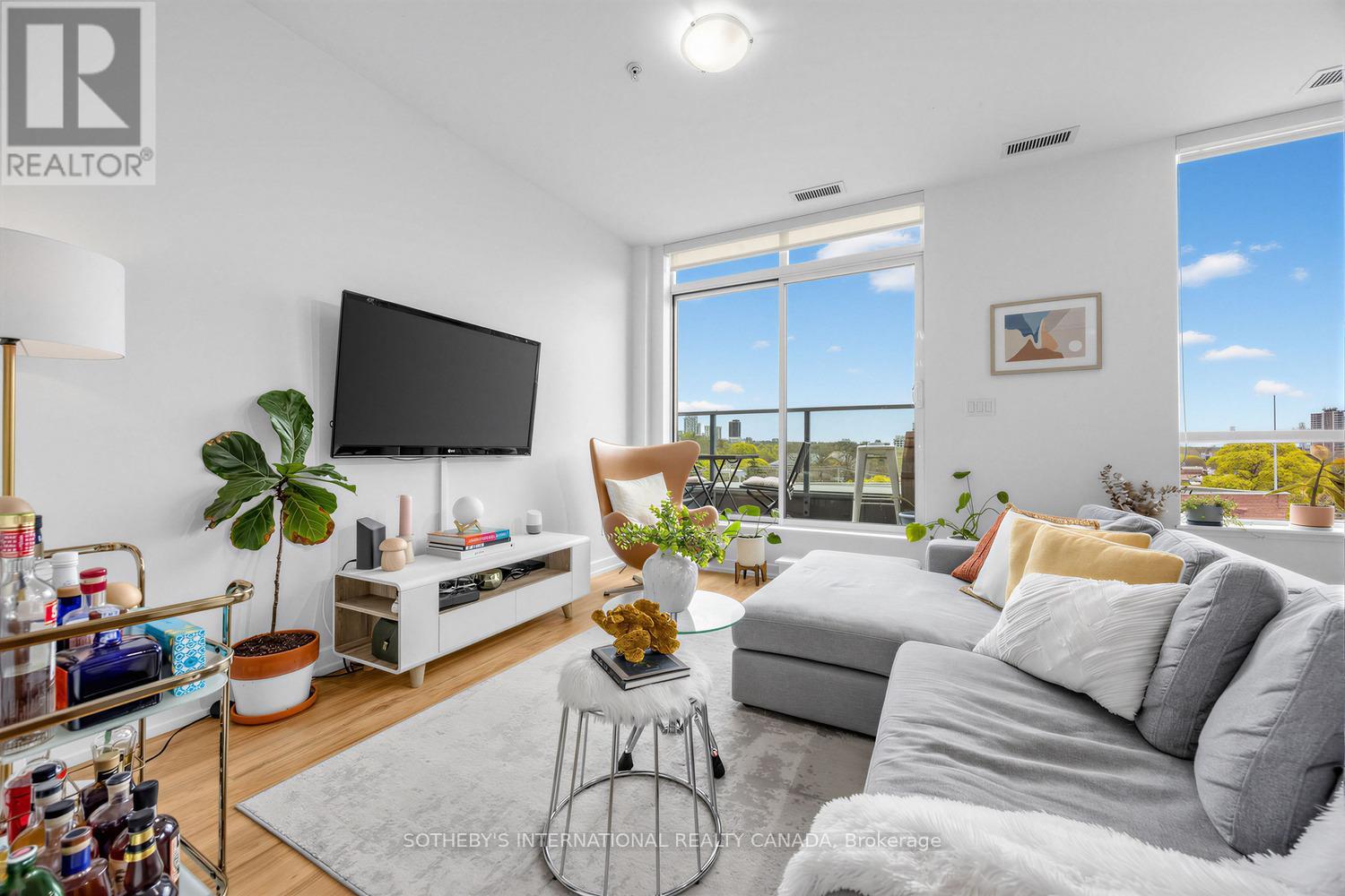 #714 377 MADISON AVENUE - 10