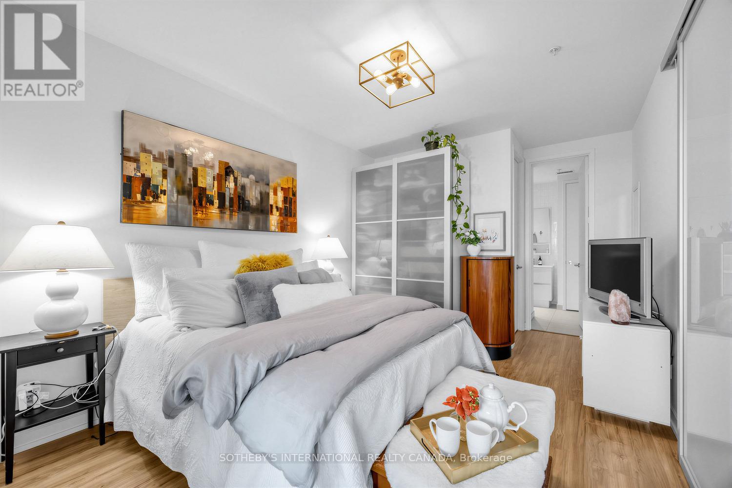 #714 377 MADISON AVENUE - 12