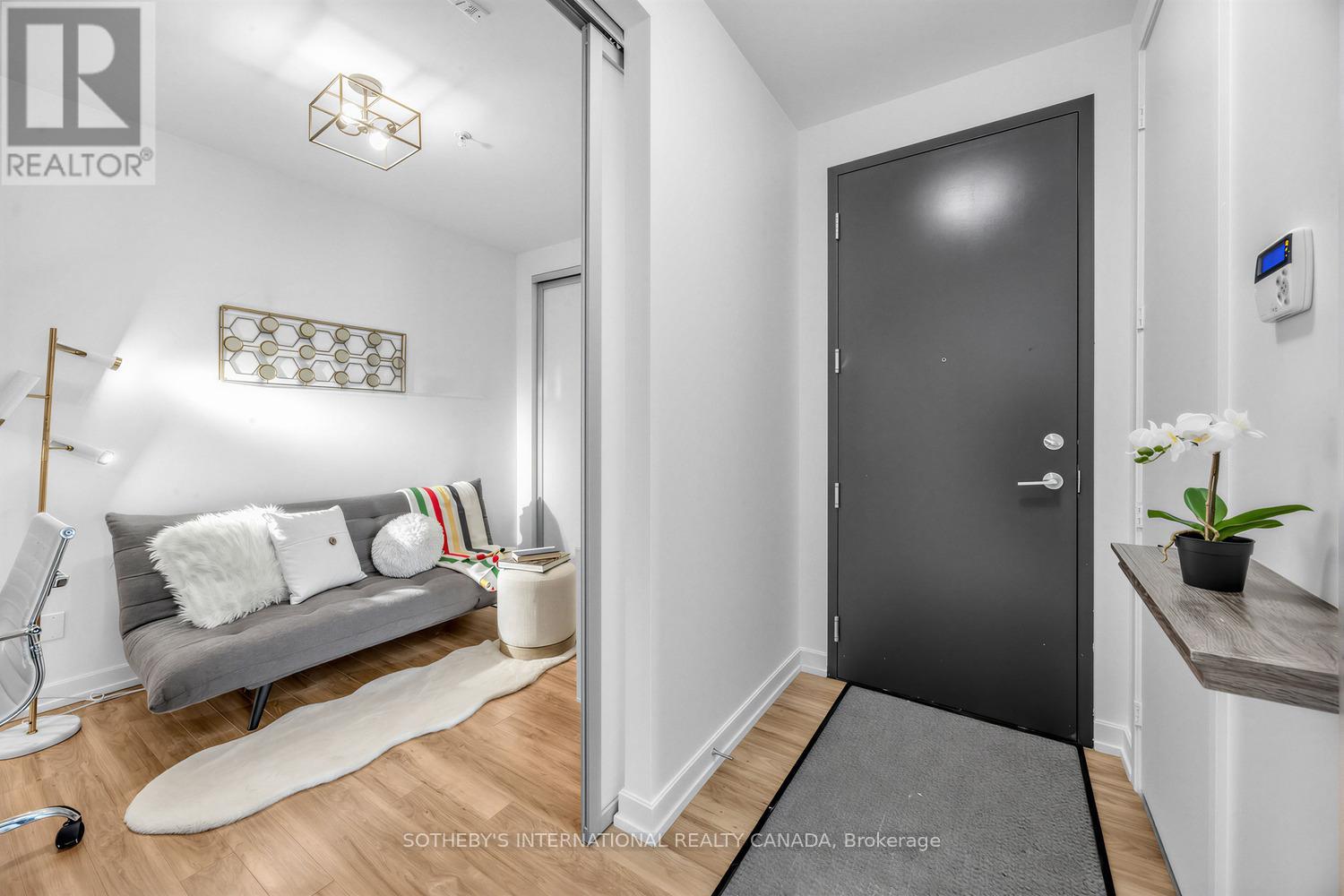 #714 377 MADISON AVENUE - 17