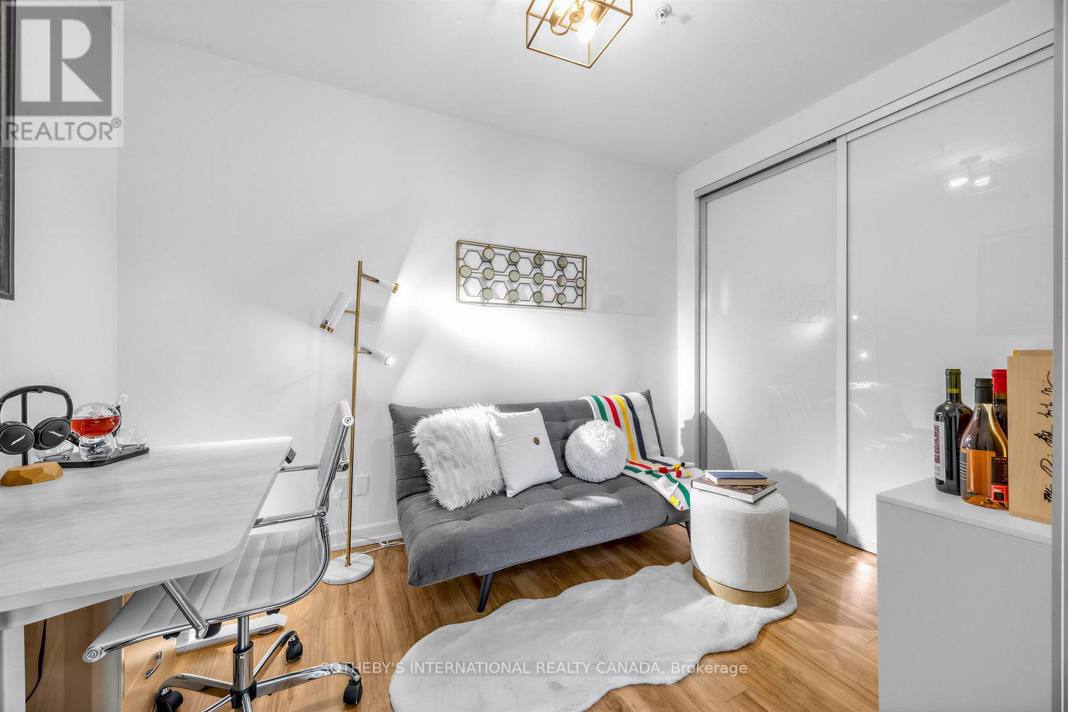 #714 377 MADISON AVENUE - 18