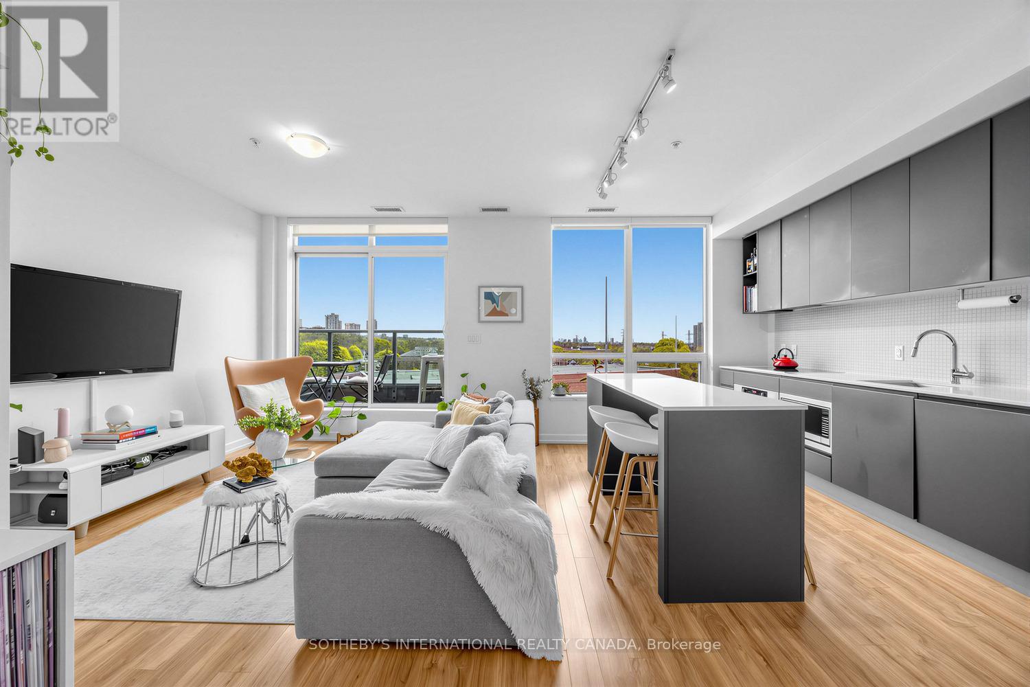 #714 377 MADISON AVENUE - 2